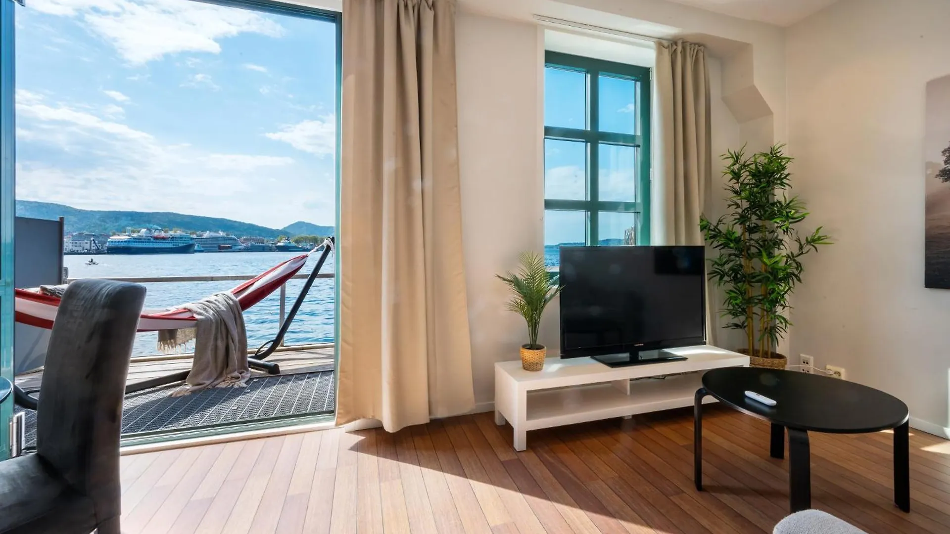 Central Seafront Apartments With Parking And Self Check-In! Bergen