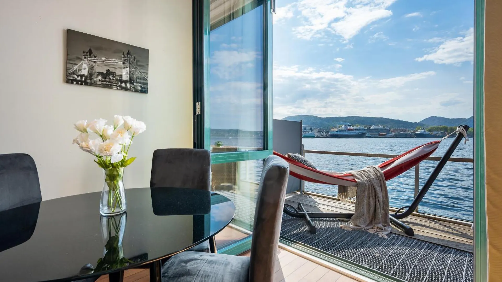 Central Seafront Apartments With Parking And Self Check-In! Bergen