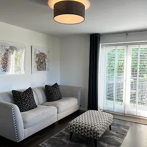 https://116-the-pond-house.yorkshirehotels.net