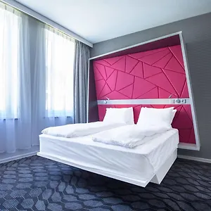 Magic Xhibition Hotell