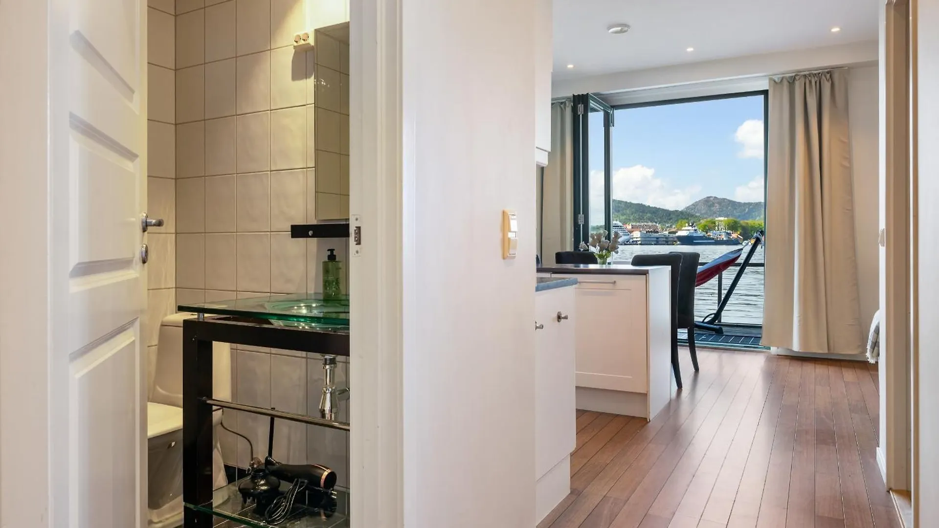 Central Seafront Apartments With Parking And Self Check-In! Bergen