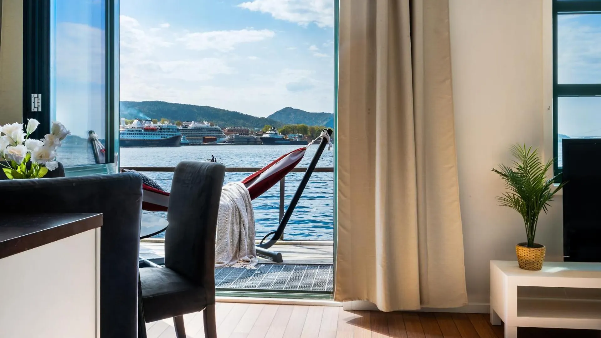 Central Seafront Apartments With Parking And Self Check-In! Bergen