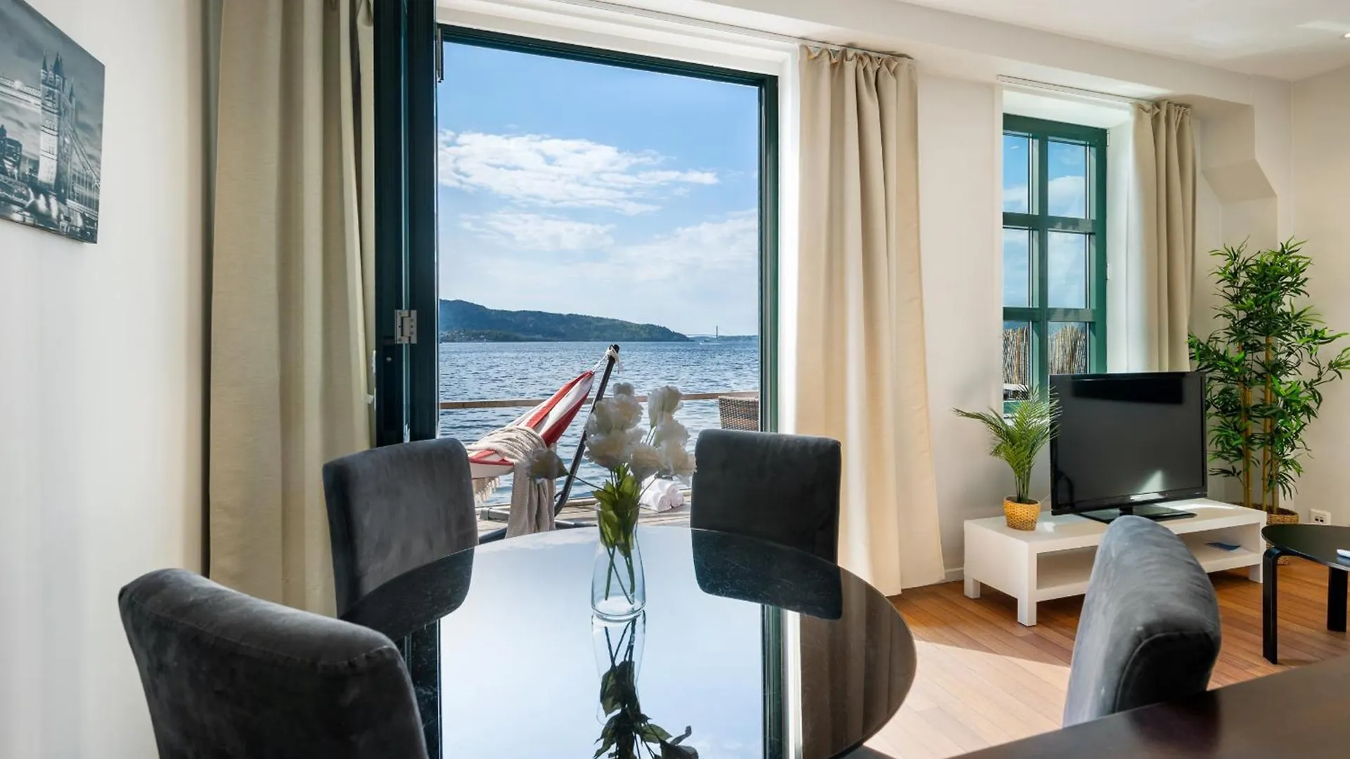 Central Seafront Apartments With Parking And Self Check-In! Bergen Norway
